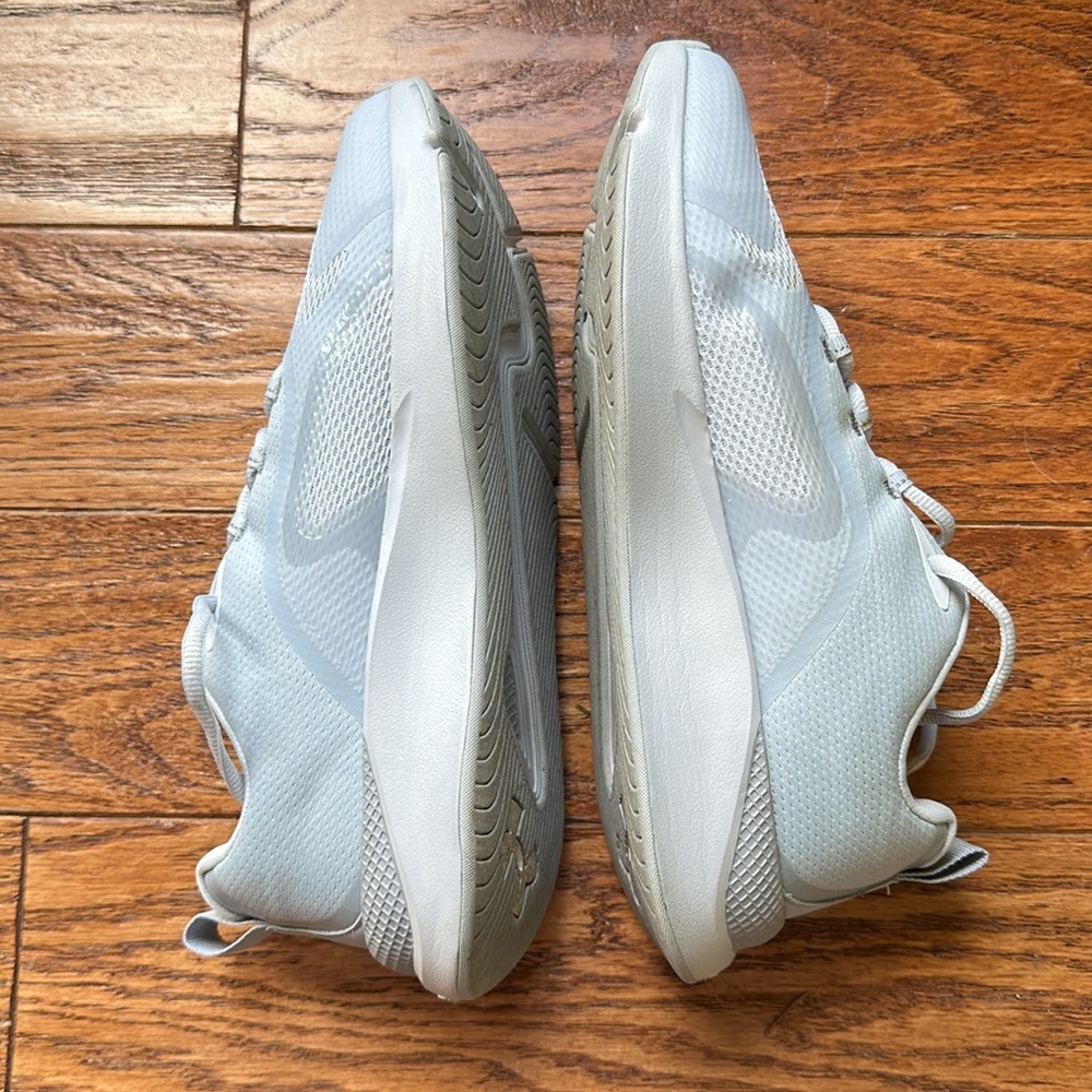 Under Armor Women’s Running Shoes Size 8 - Picture 3 of 7